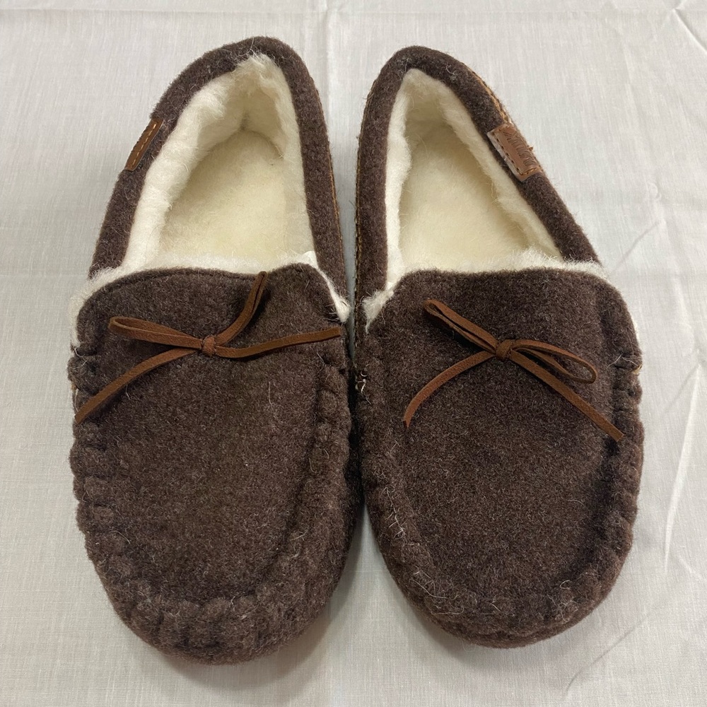 Muk Luk men’s brown Ethan slipper size 12